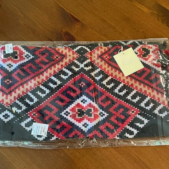 SALE! ๐ One Size Boho Summer Kimono Black & Red Pattern with Tassels โฎ๏ธ - Picture 5 of 6